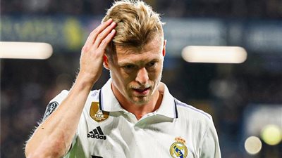 ريال مدريد يحاول إقناع نجم الفريق بالتمديد.. واللاعب يدرس الإعتزال
