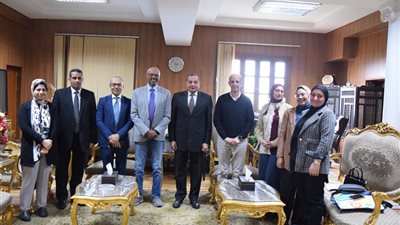 رئيس جامعة بني سويف يستقبل مدير مشروع مركز تميز المياه