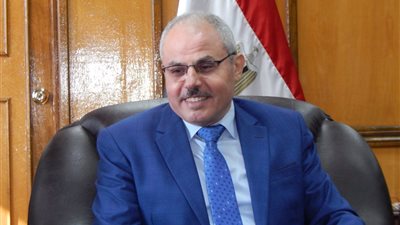 نائب رئيس جامعة القناة يتفقد اللجان الامتحانية