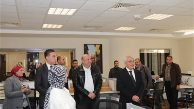 حجازي يستهل العام الجديد بتفقد مبنى الوزارةوتقديم التهنئةللعاملين