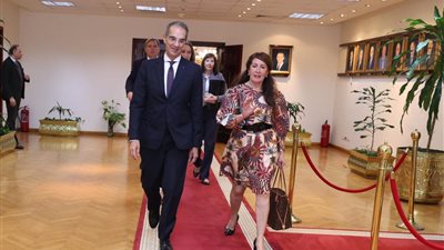 طلعت يدعو السفيرة الامريكية لزيارة جامعة مصر للمعلوماتية