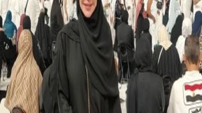 إنجي علاء تؤدي مناسك العمرة.. الفترة الماضية كانت صعبة