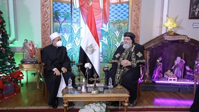 شيخ الأزهر يهنِّئ البابا تواضروس والأخوة المسيحيين بأعياد الميلاد