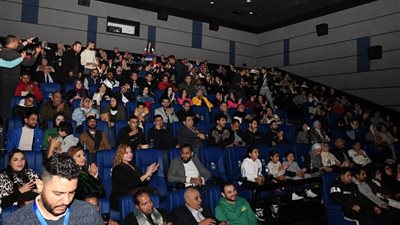 أبطال الاسكندراني يحضرون عرضه وسط زحام واستقبال حافل من الإسكندرانية