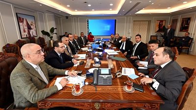 الجزار وسمير يؤكدان أهمية تطوير المناطق الصناعية بالمدن الجديدة
