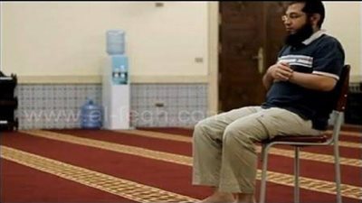حكم صلاة القائم للفريضة خلف الجالس