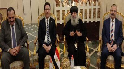 رئيس جامعة بنها يهنئ الأنبا مكسيموس والقس رأفت لوقا