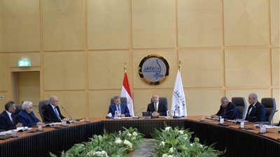 اجتماع ثلاثى لوزير النقل ورئيس هيئة قناة السويس واتحاد الصناعات