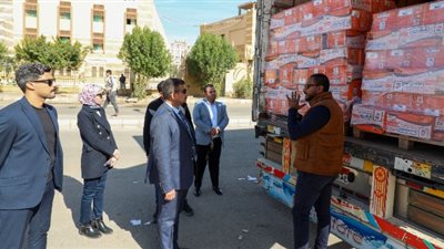 أمين صندوق نقابة المهندسين يتفقد قافلة المساعدات لأهالينا في فلسطين قُبيل مغادرتها إلى غزة