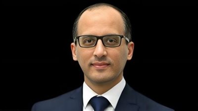 الحكومة تعلن إصدار بطاقات مصرفية مميكنة للوافدين حديثًا لاستخدامها بالتعاملات