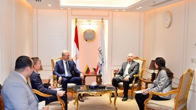 وزير النقل يبحث مع سفير ليتوانيا سبل التعاون فى النقل البحرى