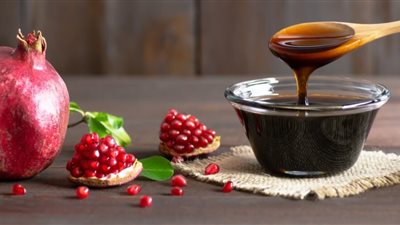 صنع دبس الرمان في المنزل