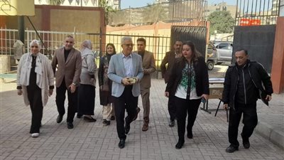 مدير تعليم القاهرة يتابع إمتحانات النقل للفصل الدراسي الأول