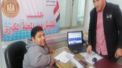 شاب من ذوي الهمم يشكر الرئيس السيسى لإستلامه عقد العمل بعد24 ساعة