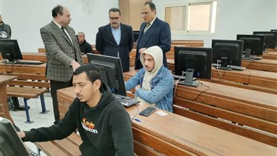 نائب رئيس جامعة الأزهر لشئون التعليم يتفقد لجان الامتحانات