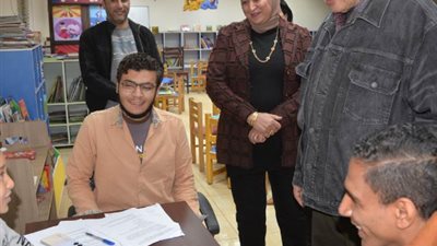 محافظ أسيوط يتفقد معرض الأسر المنتجة والمشروعات الصغيرة