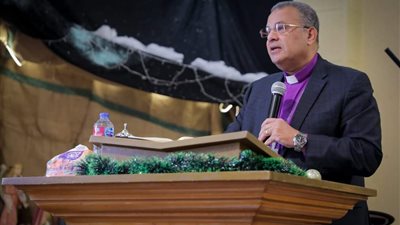 رئيس الطائفة الإنجيلية يقدم عظة الجمعة بكنيسة الزيتون