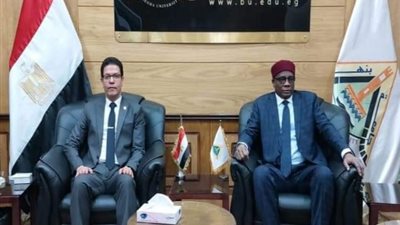 رئيس جامعة بنها يبحث مع سفير دولة تشاد سبل التعاون المشترك