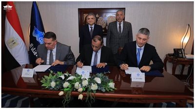 الفريق ربيع يشهد توقيع عقد إدارة المخلفات وتأدية الخدمات