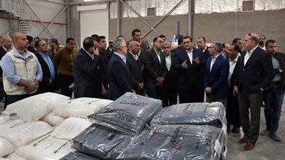 مدبولي يتفقد مصنع 