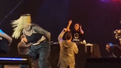 ابنة تامر حسنى تشاركه فى حفل بـ دبي