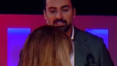 معجب يتقد للزواج من نوال الزغبى على الهواء