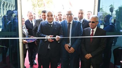 وزير التجارة والصناعة يفتتح معرض تعميق التصنيع المحلي للصناعات ا