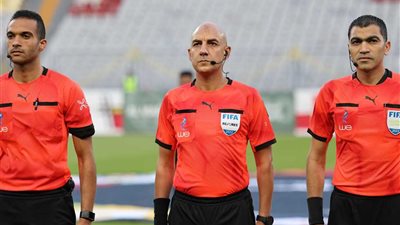 طاقم حكام مصري يدير مباراة مالي وجنوب إفريقيا في الكان