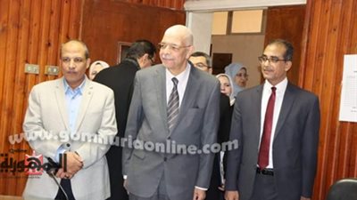 رئيس جامعة المنوفية يشيد بلجان الإمتحانات بكلية الآداب