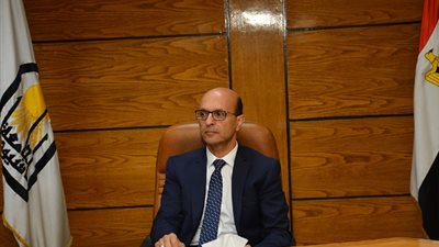 رئيس جامعة أسيوط يتابع امتحانات الترم الأول بكليات الجامعةالأهلية
