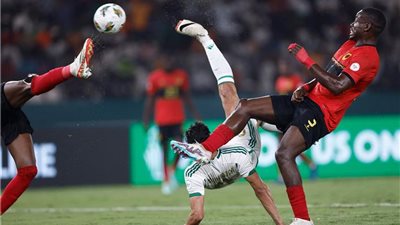 نجم الدورى المصرى يقود انجولا للتعادل أمام الجزائر بكأس الأمم - شاهد