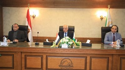 محافظ الجيزة يبحث الطلبات المقدمة لتأجيرالاكشاك بالمناطق التجارية