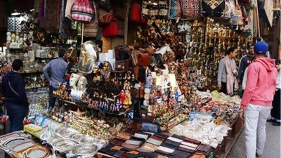 حقيقة تعرض سائح للنصب على يد بائع متجول بالقاهرة