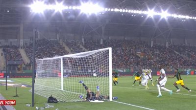 تراورى يتقدم بالهدف الأول لـ مالى أمام جنوب أفريقيا فى الكان