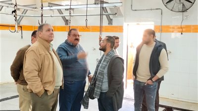 رئيس مدينة سفاجا يشهد تجربة تشغيل للمجزر الآلي تمهيدا لاستلامه