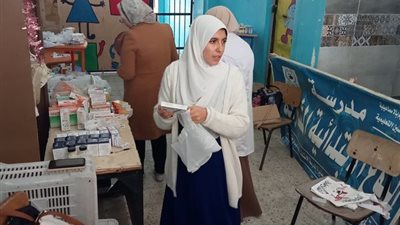 قافلة جامعة القناة الشاملة تعالج أهالي أم عزام بالإسماعيلية