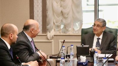 وزير الكهرباء يبحث مع نائب رئيس بنك التنمية الجديد سبل التعاون المستقبلى