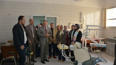 رئيس جامعة دمياط يتفقد أعمال تجهيز العيادات الخارجية
