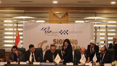 المصرية للمطارات توقع عقد لتشغيل مطاعم بمطار الغردقة مع شركة SSP العالمية