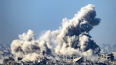 الاحتلال يطلق قنابل ضوئية بمحيط مستشفى ناصر في خان يونس بغزة