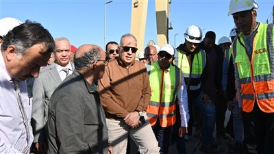 وزير الري يتفقد مشروع تحديث أنظمة تشغيل قناطر إسنا الجديدة