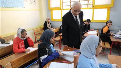 حجازي ومحافظ الفيوم يتفقدان سير أعمال امتحانات الشهادة الإعدادية