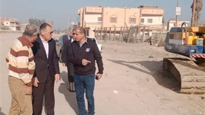 محافظ الشرقية يتفقد أعمال رصف طريق فاقوس أبو شلبي