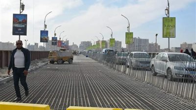 محافظ سوهاج يتفقد أعمال الصيانة بكوبري أخميم