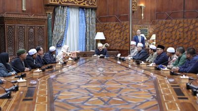 الإمام الأكبر يستقبل طلاب برنامجي تعزيز كوادر العلماءوالمعايشة اللغوية