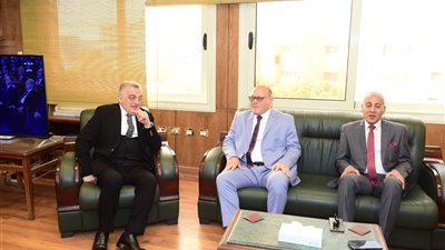 رئيس جامعة سوهاج يهني مدير الأمن بعيد الشرطة ال٧٢