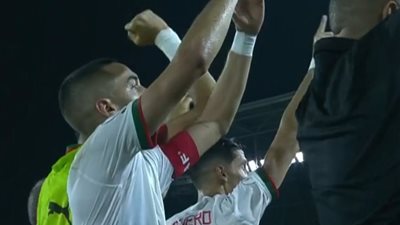 الركراكي يتفاعل في المدرجات مع هدف زياش