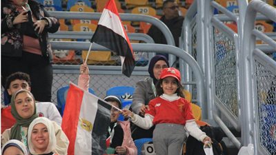 الجماهير تحتشد فى استاد القاهرة لدعم منتخب مصر أمام الجزائر