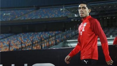 شاهد بكاء والدة محمد حمدي على الهواء بعد الخروج من كأس الأمم