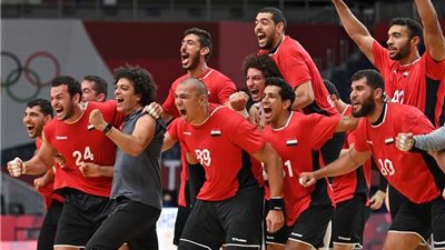 برنامج التاسعة يحتفي بنجوم بنجوم 